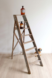 Toffe houten vintage schilderstrap. Stoere industriele retro ladder/trap