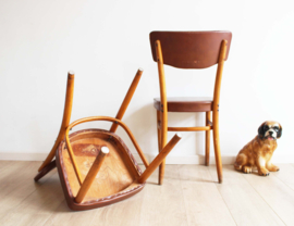 Twee houten vintage stoelen. Set Mid Century eetkamerstoelen, gebruikssporen