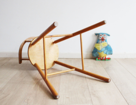 Houten vintage kinderstoel van Kibofa. Hoge retro spijlenstoel