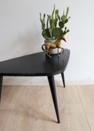 Houten vintage bijzettafel - Gelderland. Zwart retro design tafeltje