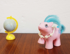 Baby Sniffles met ketting. Vintage My Little Pony - G1 - Hasbro. Retro MLP baby paardje