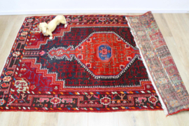 Authentiek handgemaakt Oosters vloerkleed. Kleurrijk vintage tapijt