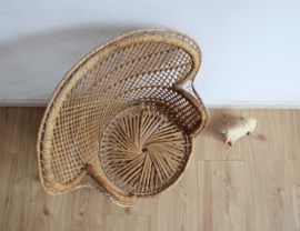 Vintage rotan Pauwenstoel voor kids. Boho Peacock stoeltje