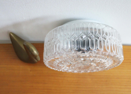Vintage plafonnière van gebobbeld glas. Retro plafond / wand lamp