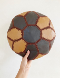 Retro patchwork kussen van leer. Bruin vintage kussentje
