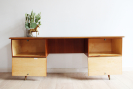 Vintage kaptafel met drieluik spiegel. Houten Mid Century kast / retro dressoir