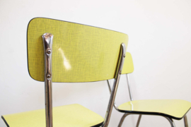 Set van 2  gele vintage stoelen. Retro formica stoeltjes - geel