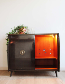 Houten vintage dressoir / servieskast. Mid Century retro kast / audiomeubel