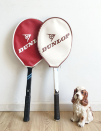 Set houten retro tennisrackets in hoes. Vintage Dunlop rackets