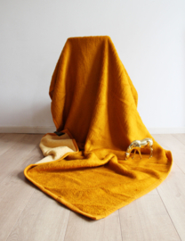 Oranje / gele retro deken van dralon. Vegan sprei/ vintage plaid