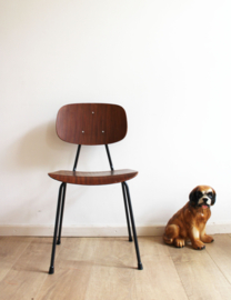 Industriële retro schoolstoel. Hout/metalen vintage stoel.
