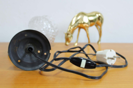 Antiek wandlampje met glazen kap. Vintage lampje