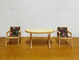 Vintage tuinset voor Barbie of Sindy. Retro tafel met stoelen