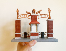 Lemax dierentuin entree. City Zoo Entrance ornament / kerstdorp
