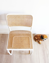 Witte vintage stoel - Cesca - Marcel Breuer stijl. Retro design sledestoel