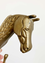 Goudkleurige haak in de vorm van een paard. Messing (?) vintage wandhaak.