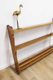 Houten vintage bordenrek met haken. Brocante rek voor aan de muur.