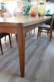 Enorm grote houten vintage eettafel. XXL uitschuifbare retro tafel.