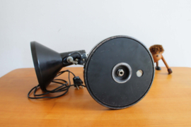 Zwarte vintage bureaulamp met zwenk arm. Industriele retro design lamp