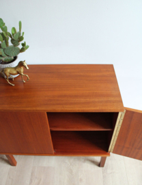 Houten mid century vintage kast. Retro design dressoirtje - teak