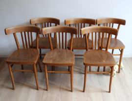 6 houten vintage cafe stoelen. Set retro stoeltjes.