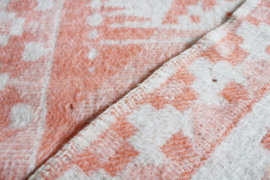 Roze / crème wollen vintage deken. Retro sprei / plaid - 157 x 200 cm.