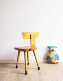 Houten vintage schoolstoeltje. Retro kleuter / peuter stoel - Schilte