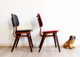 2 houten vintage stoelen met skai leer. Mid Century retro eetkamerstoel