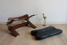Vintage kamelenzadel kruk met lederen kussen. Houten Boho kameel  voetenbankje