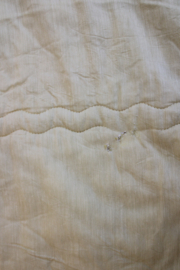 Vintage slaapzak met seventies patroon. Retro sprei in geel/bruin/oranje