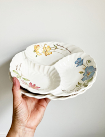 Set van 2 keramieken schalen met wilde bloemen. Vintage borden