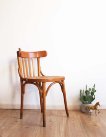 Vintage stoeltje in Thonet stijl. Houten retro cafe/herberg stoel