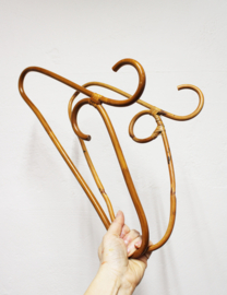 2 rotan vintage kledinghangers. Set retro kleerhanger / bamboe kapstok