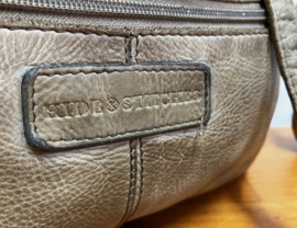 Bruin lederen handtas met dubbele vakken - Hide & Stitches . Leren dames tas