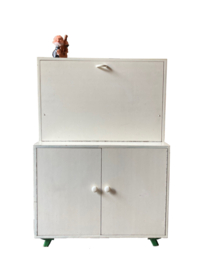 Vintage kast met opklapbaar blad. Houten retro commode / secretaire