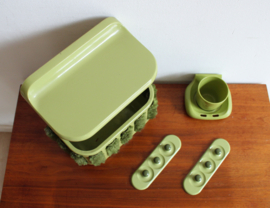 Groene vintage badkamer set. Retro toilet accessoires