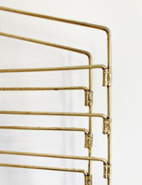 Set goudkleurige vintage kledinghangers . Retro kleerhanger / kapstok