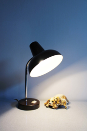 Bruine retro bureaulamp. Vintage lampje met buigbare poot