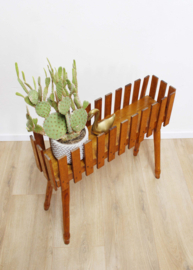 Houten vintage plantenbak. Mid-Century retro bloembak