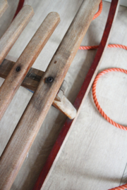 Houten vintage slee. Grote retro slede