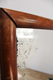 Antieke draaibare passpiegel met ladekastje.  Houten vintage kastje met spiegel