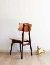 Houten vintage stoeltje. Mid Century retro slaapkamer stoel