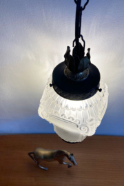 Lantaarnvormige vintage lamp. Koddig hanglampje van glas.