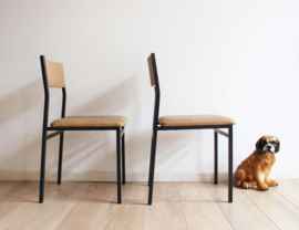 Twee vintage eetkamer stoelen.  Retro design stoelen - Pastoe stijl.
