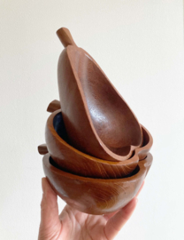 Set teak houten schaaltjes, 2 appels en een peer. Drie vintage fruit bakjes