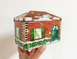 Vintage kerstblik in huisjesvorm. Retro blikken huisje