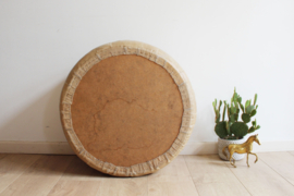 Crèmekleurige vintage lapjes poef. Retro patchwork Ottoman van leer.