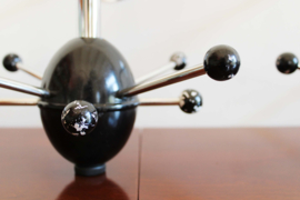 Set van 2 vintage Sputnik kapstokken. Zwarte retro design kapstokjes,  Osvaldi Borsani stijl