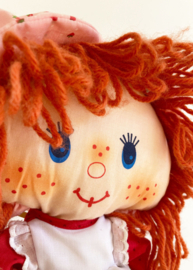 Vintage Strawberry Shortcake doll. Retro aardbeien pop van Kenner.