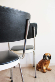 Set vintage diner stoelen met zwart skai leer. Retro stoeltjes